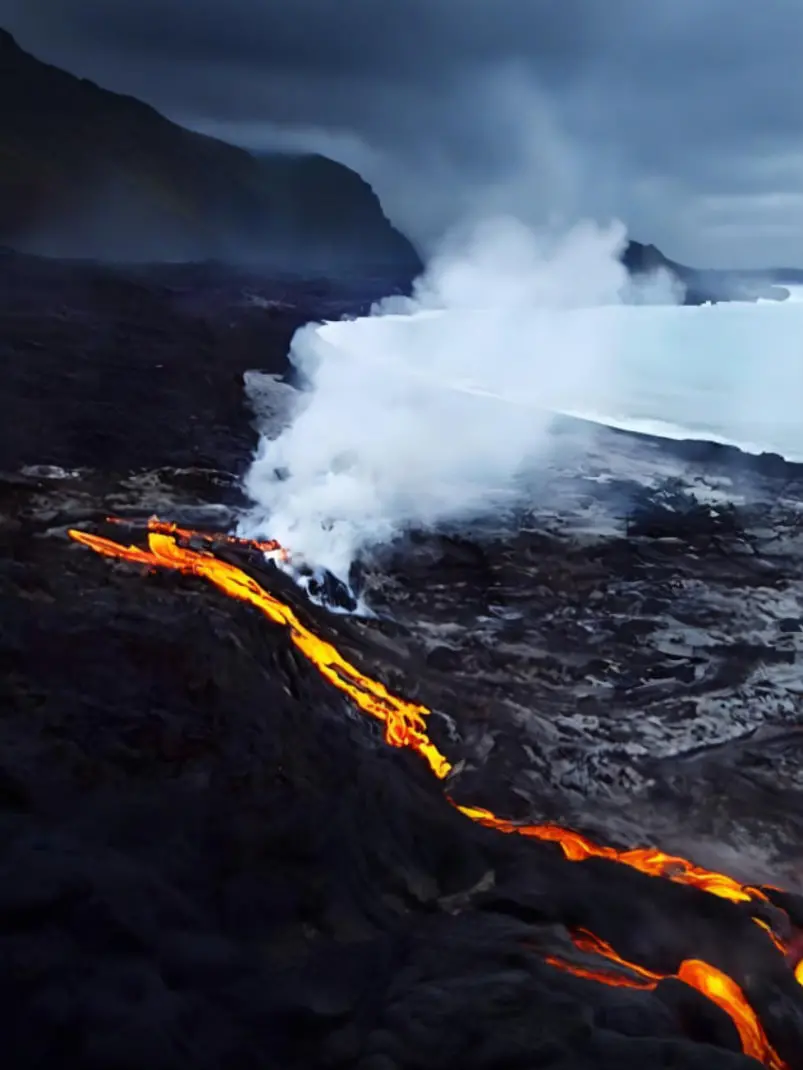 《最狂野的北极冰岛》：冰与火交织的史诗画卷，震撼心灵的自然奇观之旅！